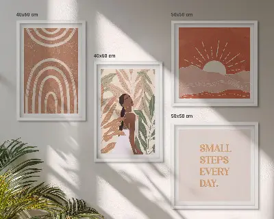 Billedvæg over sofa med boho abstrakte former