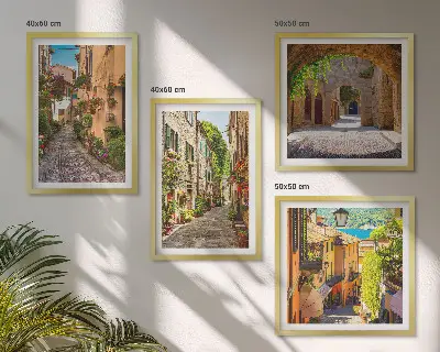 Billedvæg over sofa med italienske gader, blomster og arkitektur