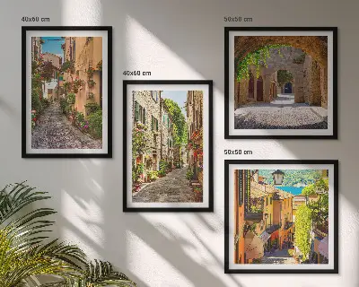 Billedvæg over sofa med italienske gader, blomster og arkitektur