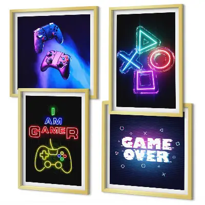Billedvæg over sofa med motiver af gamepads og ikoner til gamere