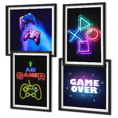 Billedvæg over sofa med motiver af gamepads og ikoner til gamere