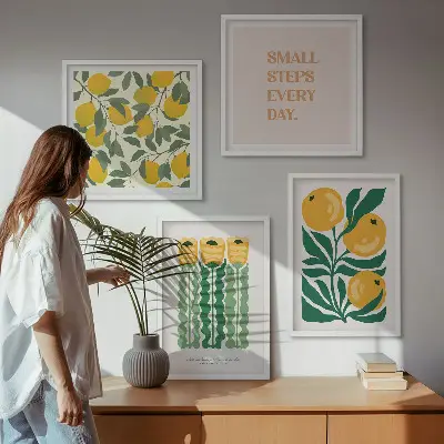 Billedvæg til over sofaen med plantemønstre og blomster