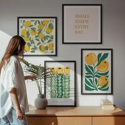 Billedvæg til over sofaen med plantemønstre og blomster