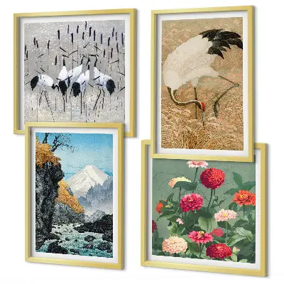 Billedvæg over sofa med motiv af bjerge, flod, blomster og traner