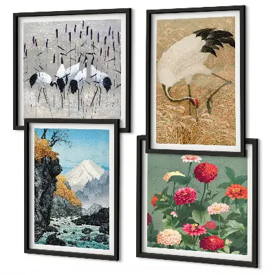 Billedvæg over sofa med motiv af bjerge, flod, blomster og traner
