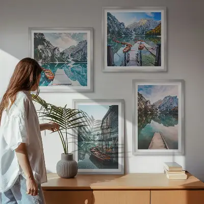 Søbjerge træbåde billedvæg over sofa