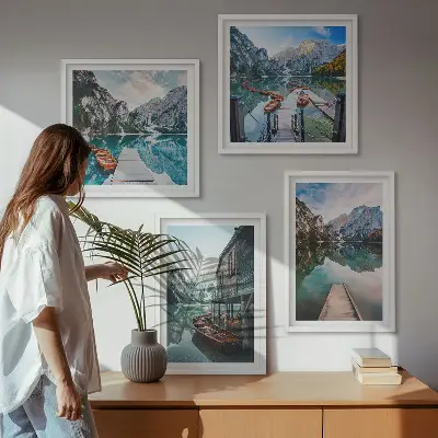 Søbjerge træbåde billedvæg over sofa