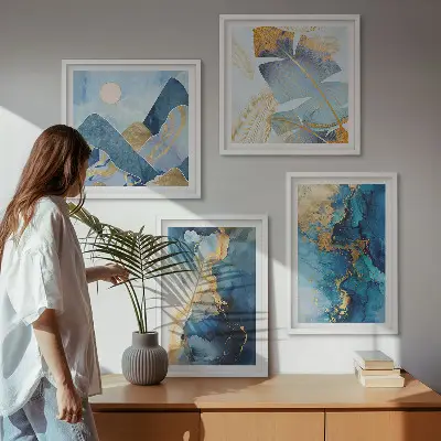 Billedvæg Blå bjerge med guldmønstre vægdekoration over sofa
