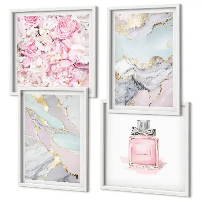 Billedvæg over sofa med lyserøde blomster i pastelmarmor