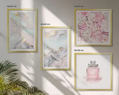 Billedvæg over sofa med lyserøde blomster i pastelmarmor