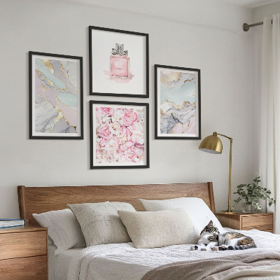 Billedvæg over sofa Lyserøde blomster marmor pastel