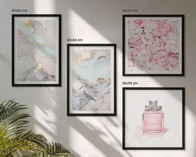 Billedvæg over sofa med lyserøde blomster i pastelmarmor