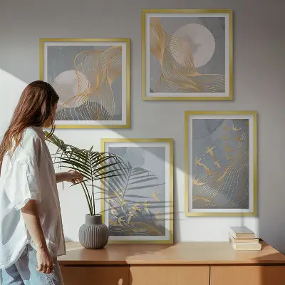 Billedvæg over sofa med motiv af fugle i himlen ved måneskin