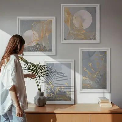 Billedvæg over sofa med motiv af fugle i himlen ved måneskin