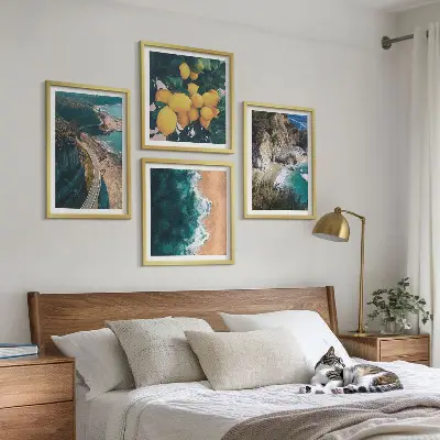 Billedsæt med ramme med motiv af hav, strand, citroner og bjerge