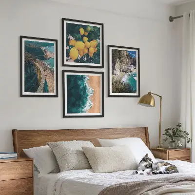 Billedsæt med ramme med motiv af hav, strand, citroner og bjerge