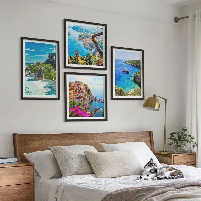 Billedsæt med ramme strandpalmer ved blåt vand