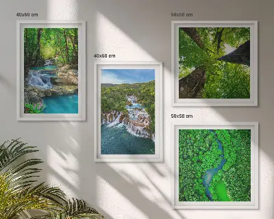 Billedsæt med ramme motiv af grøn skov med vandfald