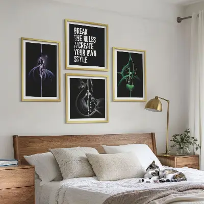 Billedvæg til over sofa med abstrakte sorte mønstre