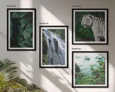 Billedvæg over sofa med motiv af hvid tiger, vandfald og blade