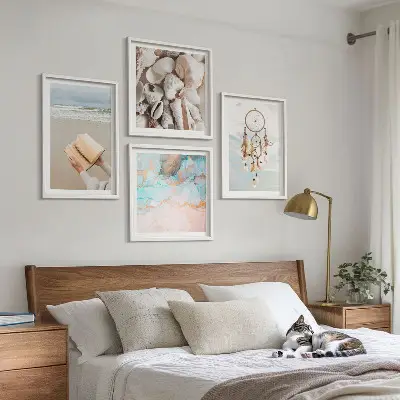 Billedvæg med konkylier i boho-stil bog med muslingeskaller