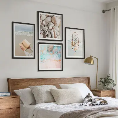 Billedvæg med konkylier i boho-stil bog med muslingeskaller