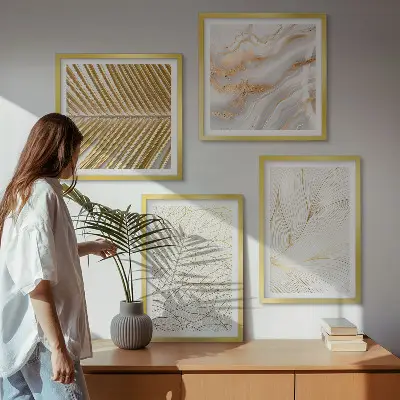 Billedvæg til over sofaen med abstrakt marmormotiv og bladmønster