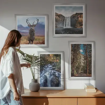 Billedvæg til sofa med motiv af vandfald, skov, bjerge og hjorte i naturen