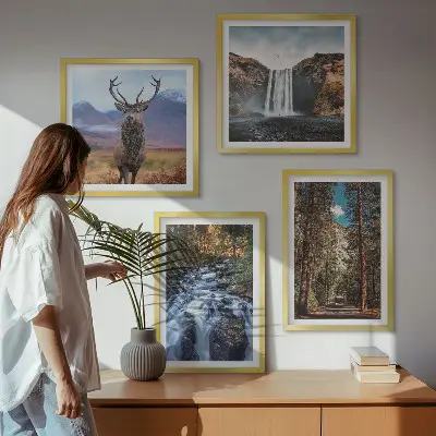 Billedvæg til sofa med motiv af vandfald, skov, bjerge og hjorte i naturen