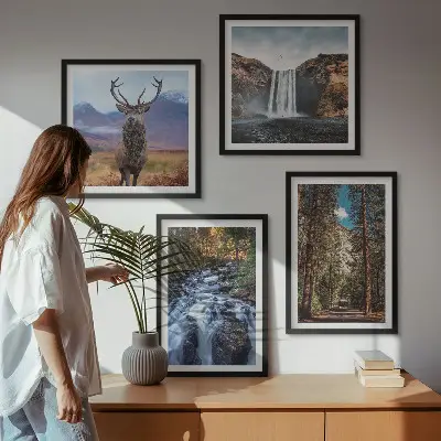 Billedvæg til sofa med motiv af vandfald, skov, bjerge og hjorte i naturen
