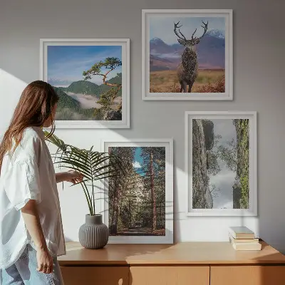 Billedsæt med ramme med motiv af vej, skov, bjerge og hjorte i naturen