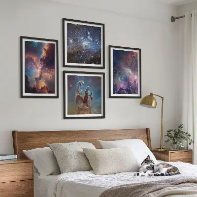 Kosmiske stjernebilleder billedvæg over sofa