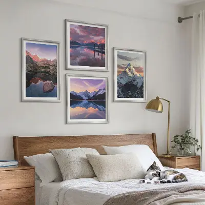 Billedvæg med bjerglandskaber til ophæng over sofaen