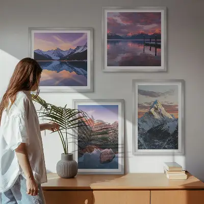 Billedvæg med bjerglandskaber til ophæng over sofaen