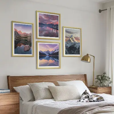 Billedvæg med bjerglandskaber til ophæng over sofaen