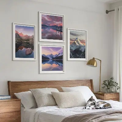 Billedvæg med bjerglandskaber til ophæng over sofaen