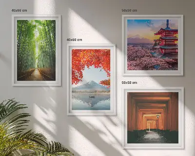 Billedvæg over sofa med bambusskov i Japan