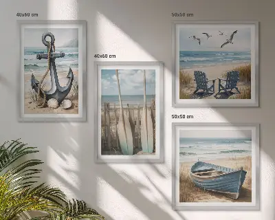 Billedvæg over sofa med motiv af anker, båd, årer og strand