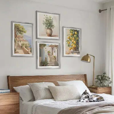 Billedvæg over sofa med motivet Blomster i en vase og et hav af citroner