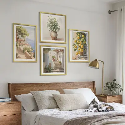 Billedvæg over sofa med motivet Blomster i en vase og et hav af citroner