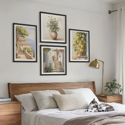 Billedvæg over sofa med motivet Blomster i en vase og et hav af citroner