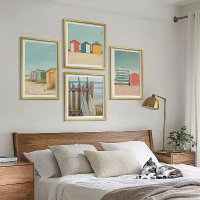 Farverige strandhuse billedvæg til over sofaen