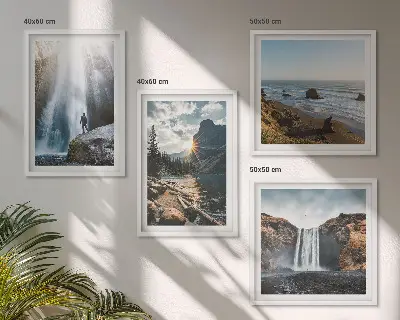 Billedvæg til over sofaen med naturlandskaber af bjerge og vandfald