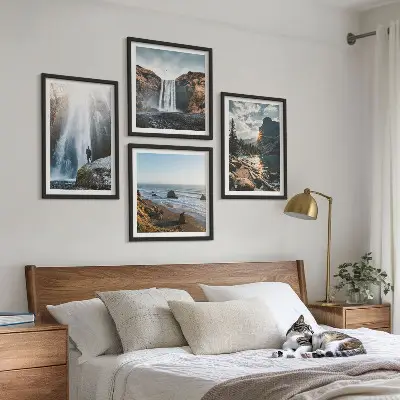Billedvæg til over sofaen med naturlandskaber af bjerge og vandfald