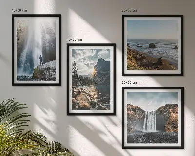 Billedvæg til over sofaen med naturlandskaber af bjerge og vandfald