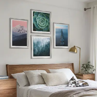 Billedsæt med ramme med motiv af bjerge, lyserød himmel, vand og sukkulent