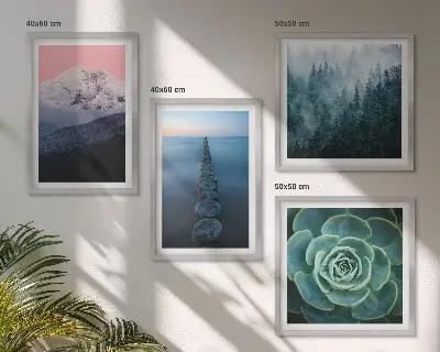 Billedsæt med ramme med motiv af bjerge, lyserød himmel, vand og sukkulent