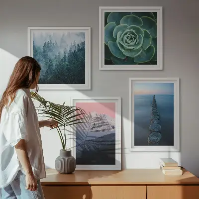 Billedsæt med ramme med motiv af bjerge, lyserød himmel, vand og sukkulent