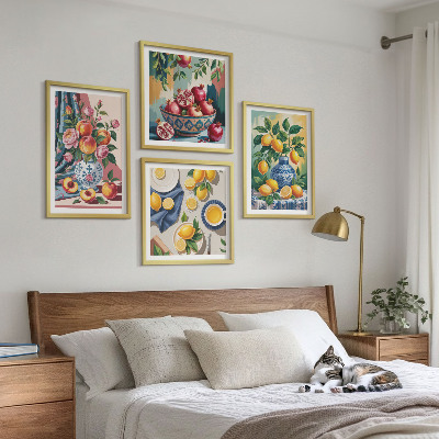 Billedvæg over sofa Blomster og frugt i vaser