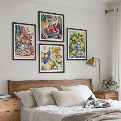 Blomster og frugt i vaser billedvæg til ophæng over sofaen